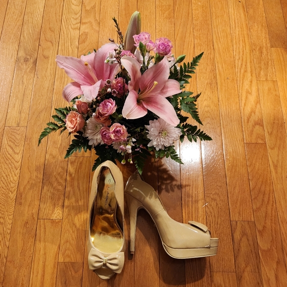 C. L.A.D.E.L. PEEP TOE HIGH HEELS IN BEIGE. - Picture 2 of 5